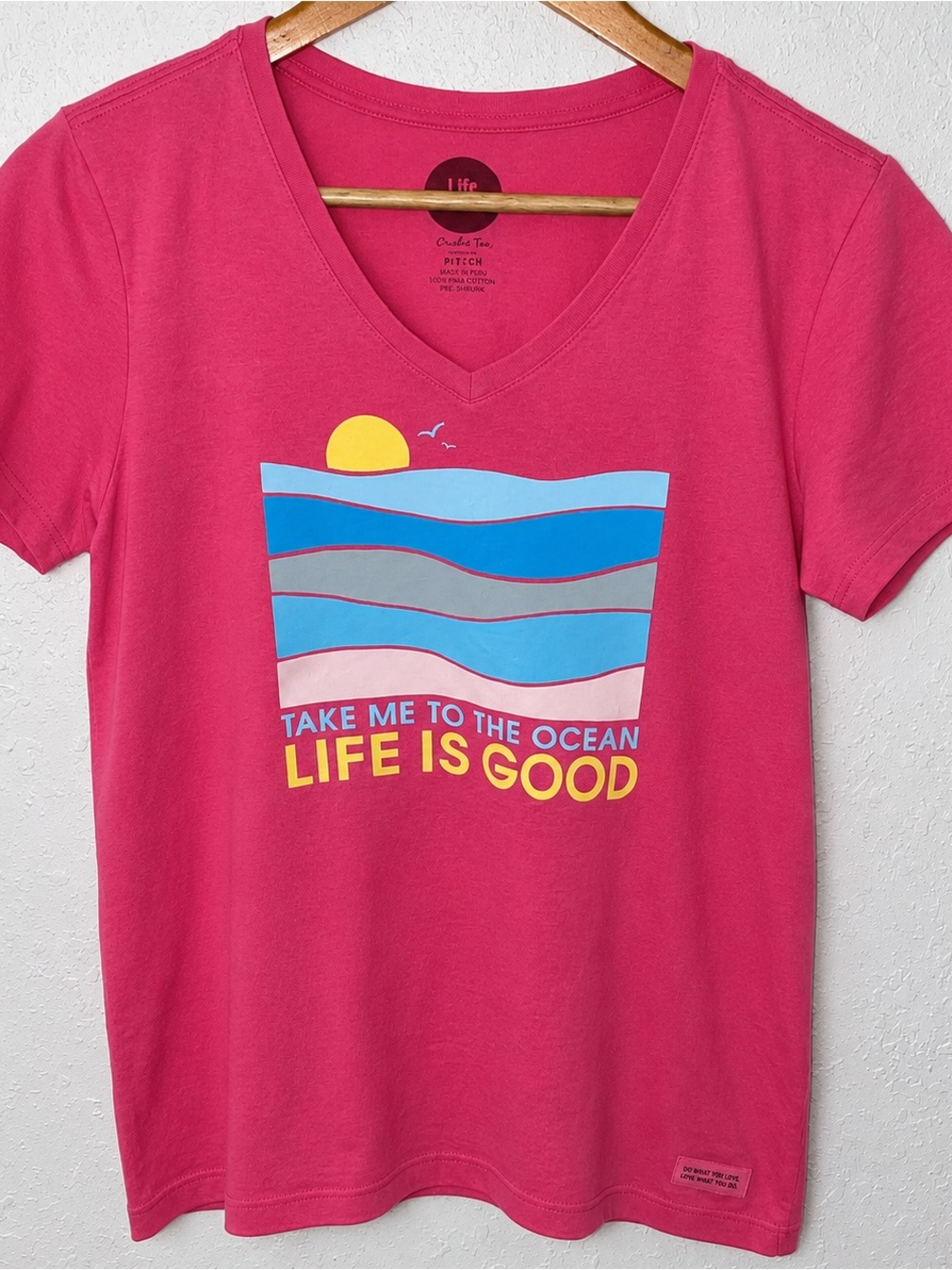 Life Is Good "Take Me to the Ocean" Crusher Vee t-shirt Pink Size Small.